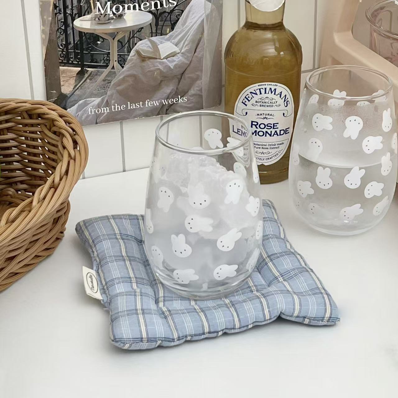 Uroczy szklany kubek z nadruki – Coffee Tea & Jane recenzja i cena