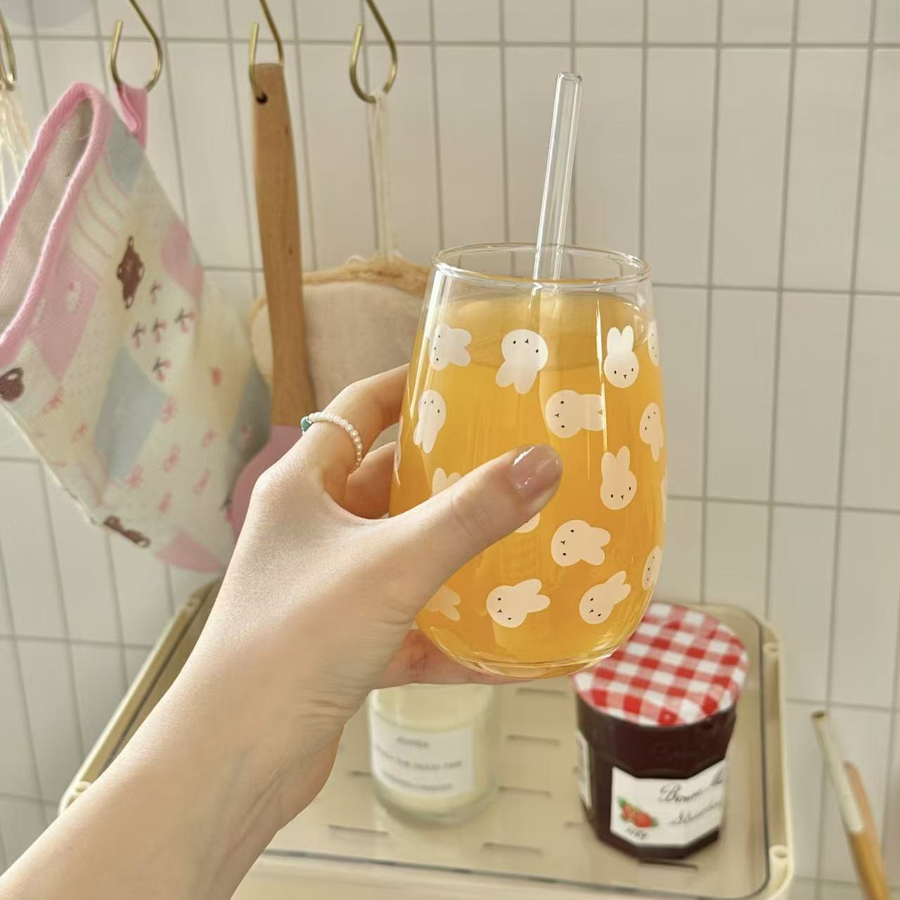 Uroczy szklany kubek z nadruki – Coffee Tea & Jane recenzja i cena