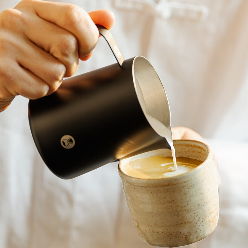 Wspólnie markowany dzbanek do  – Barista Milk Jug recenzja i cena